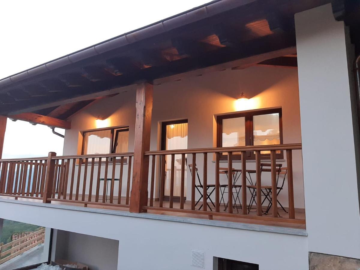 Tiu Enrique 3 Appartement Onís Buitenkant foto
